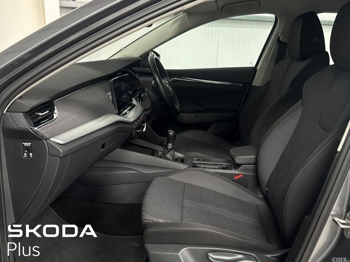 Skoda Octavia Saloon, Diesel, 2023, Grey