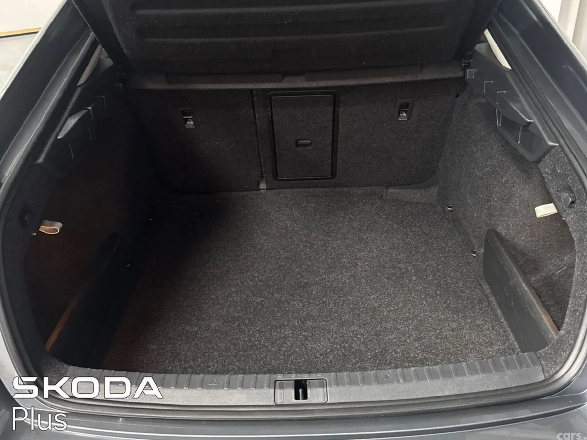 Skoda Octavia Saloon, Diesel, 2023, Grey