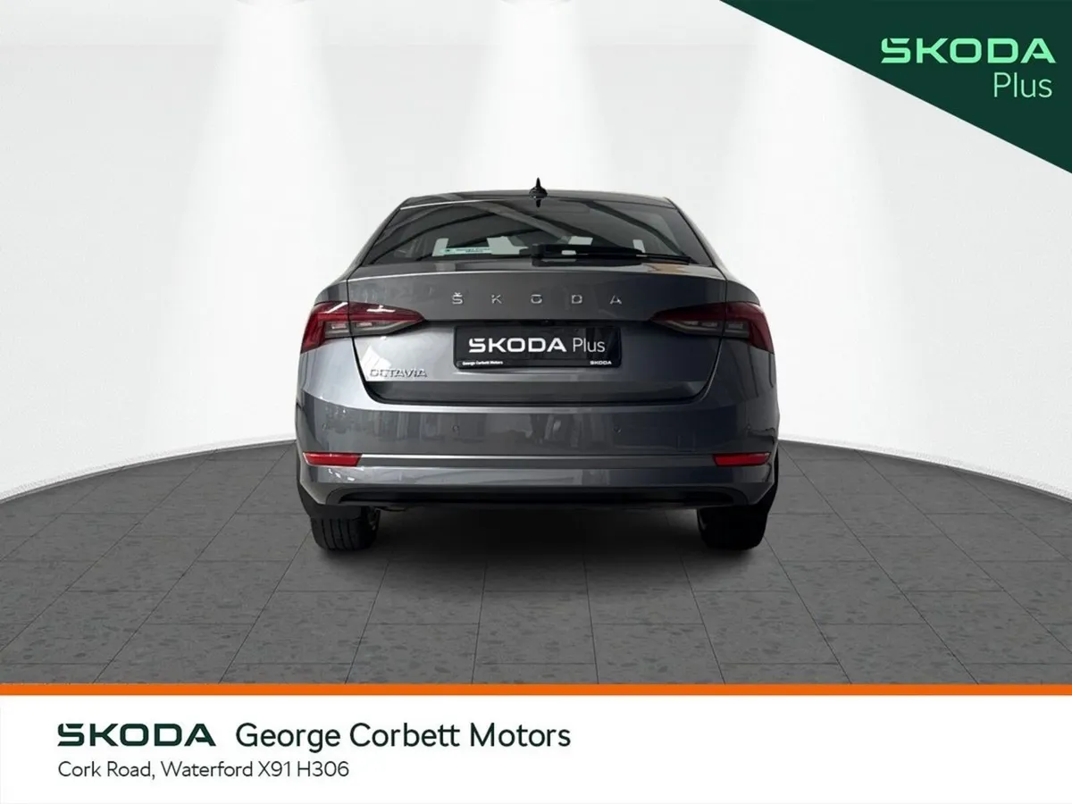 Skoda Octavia Saloon, Diesel, 2023, Grey