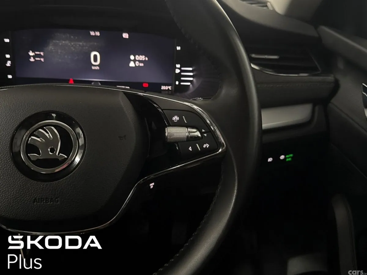 Skoda Octavia Saloon, Diesel, 2023, Grey