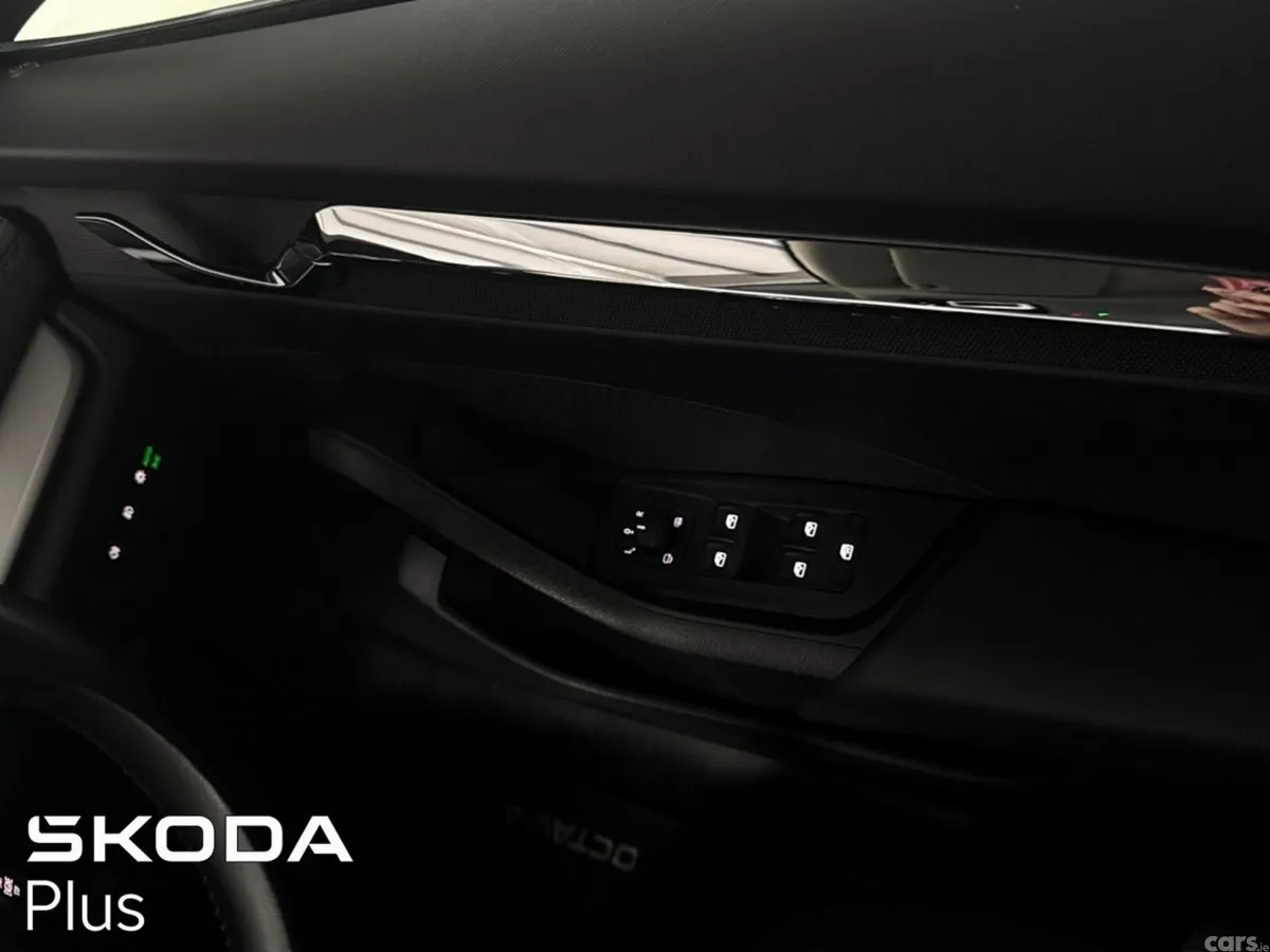 Skoda Octavia Saloon, Diesel, 2023, Grey