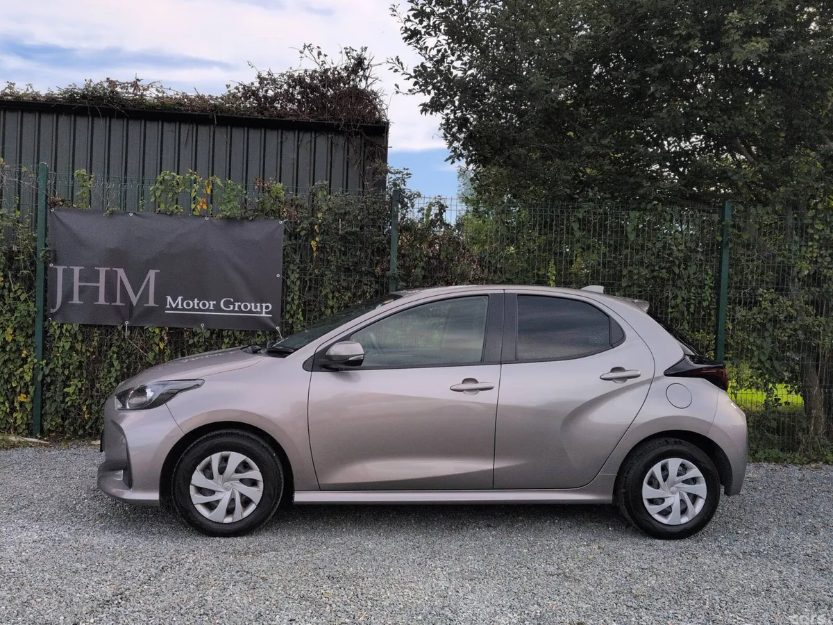 Toyota Yaris Hatchback, Petrol, 2022, Brown