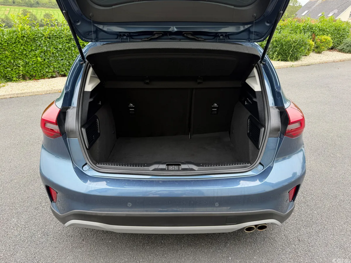 Ford Focus Hatchback, Petrol, 2023, Blue