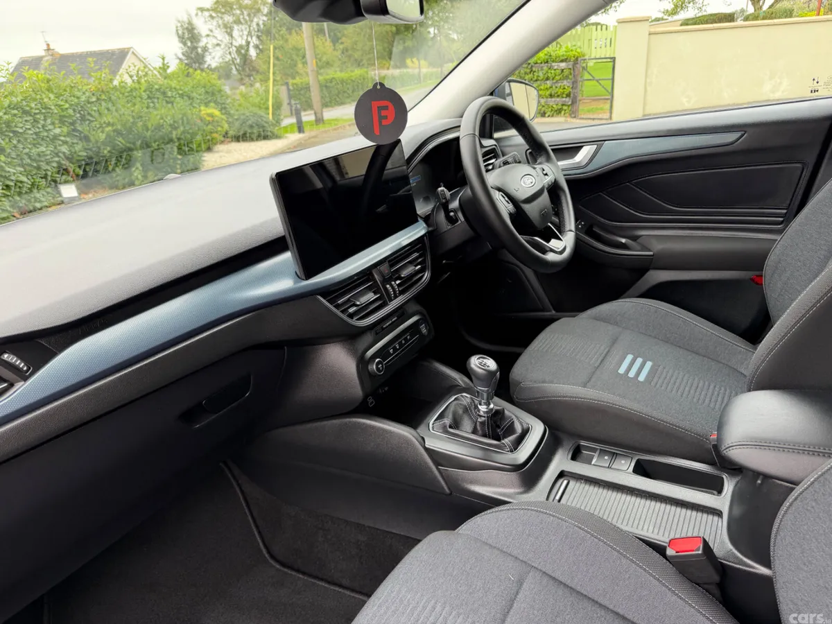 Ford Focus Hatchback, Petrol, 2023, Blue
