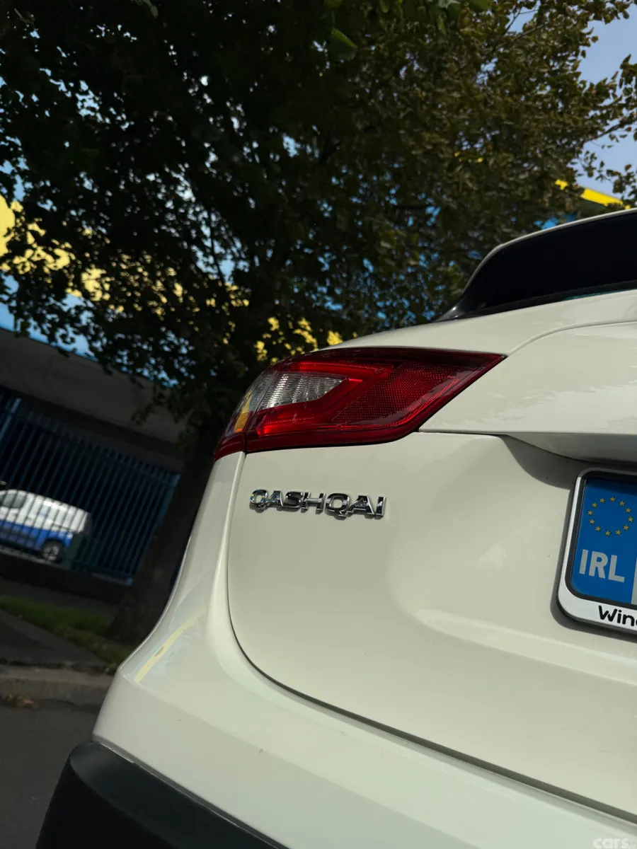 Nissan Qashqai Hatchback, Petrol, 2016, White