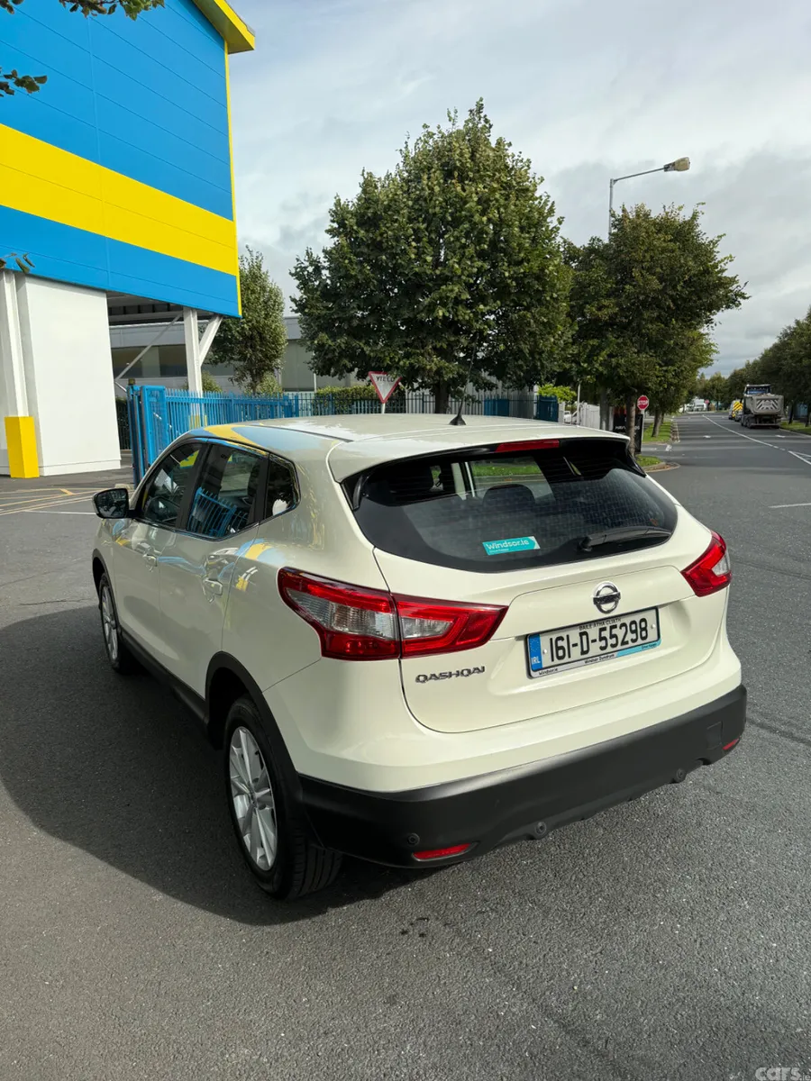 Nissan Qashqai Hatchback, Petrol, 2016, White