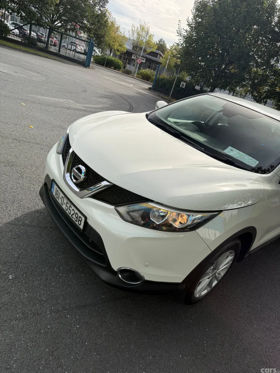 Nissan Qashqai Hatchback, Petrol, 2016, White