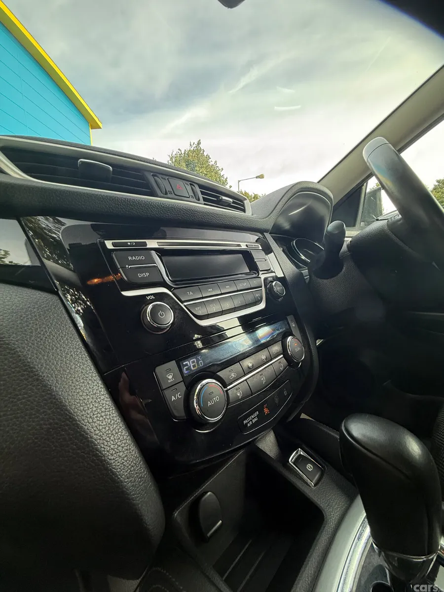 Nissan Qashqai Hatchback, Petrol, 2016, White