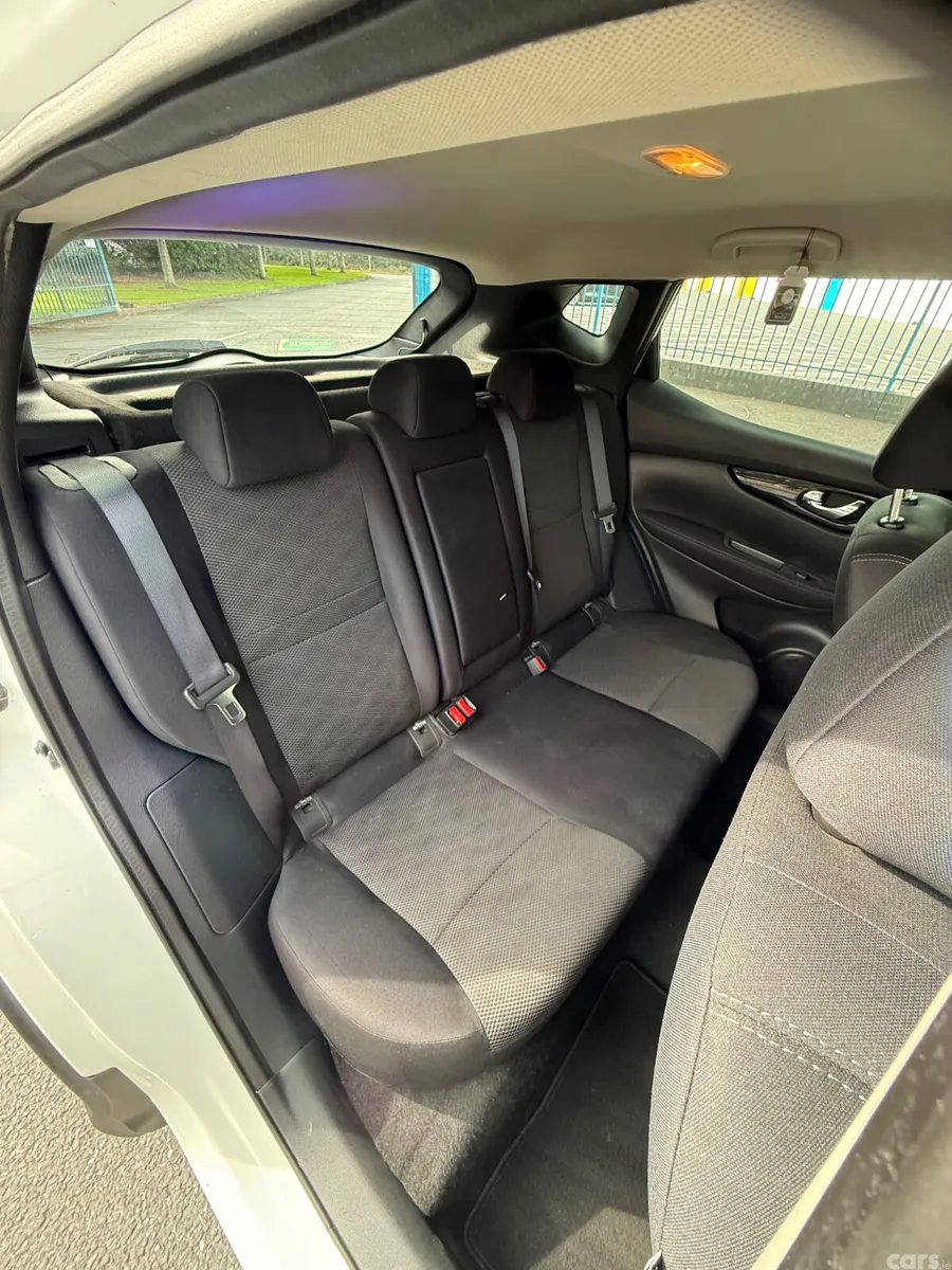 Nissan Qashqai Hatchback, Petrol, 2016, White