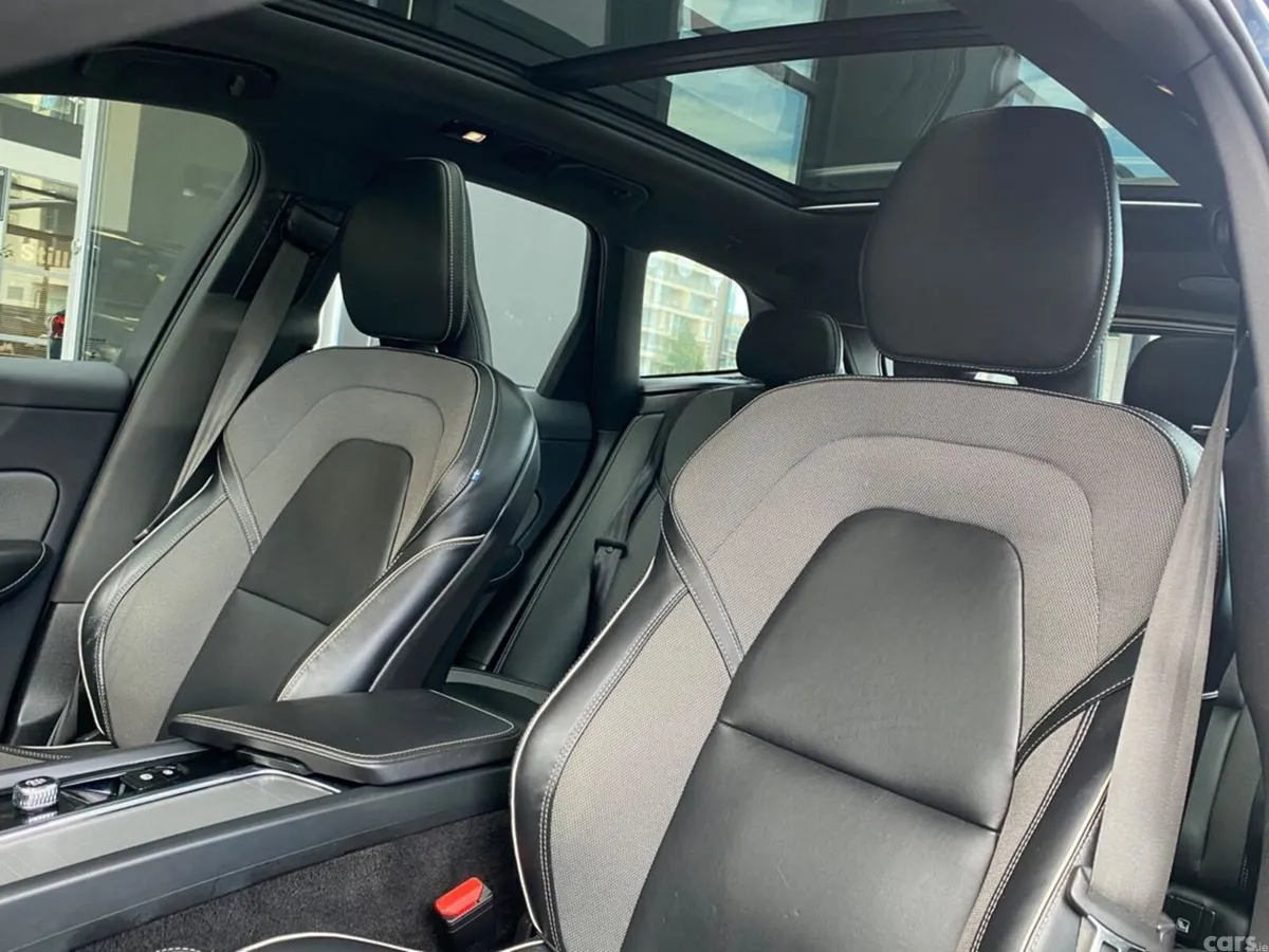 Volvo XC60 Estate, Petrol Plug-in Hybrid, 2024, Blue