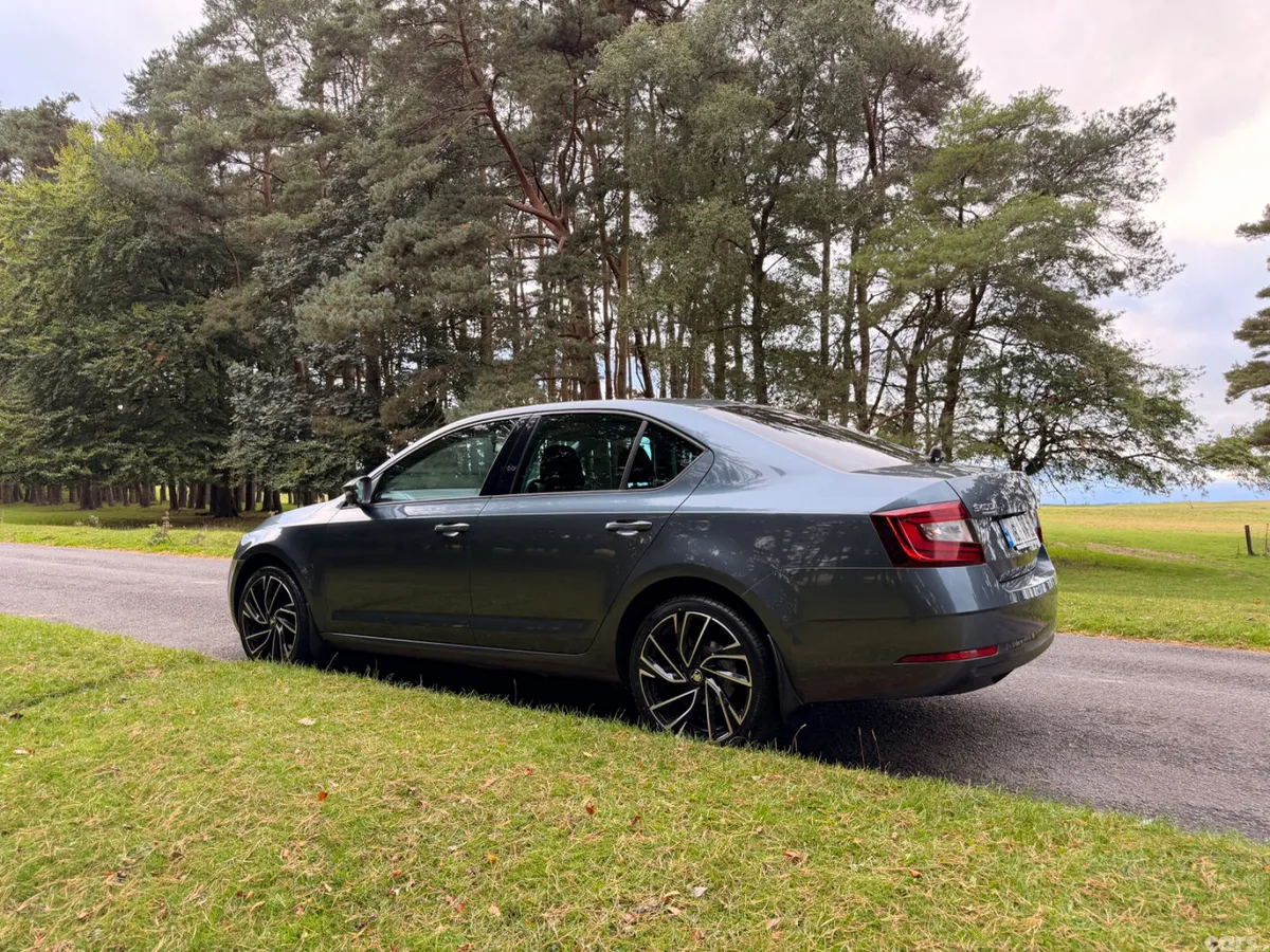 Skoda Octavia Saloon, Diesel, 2018, Grey