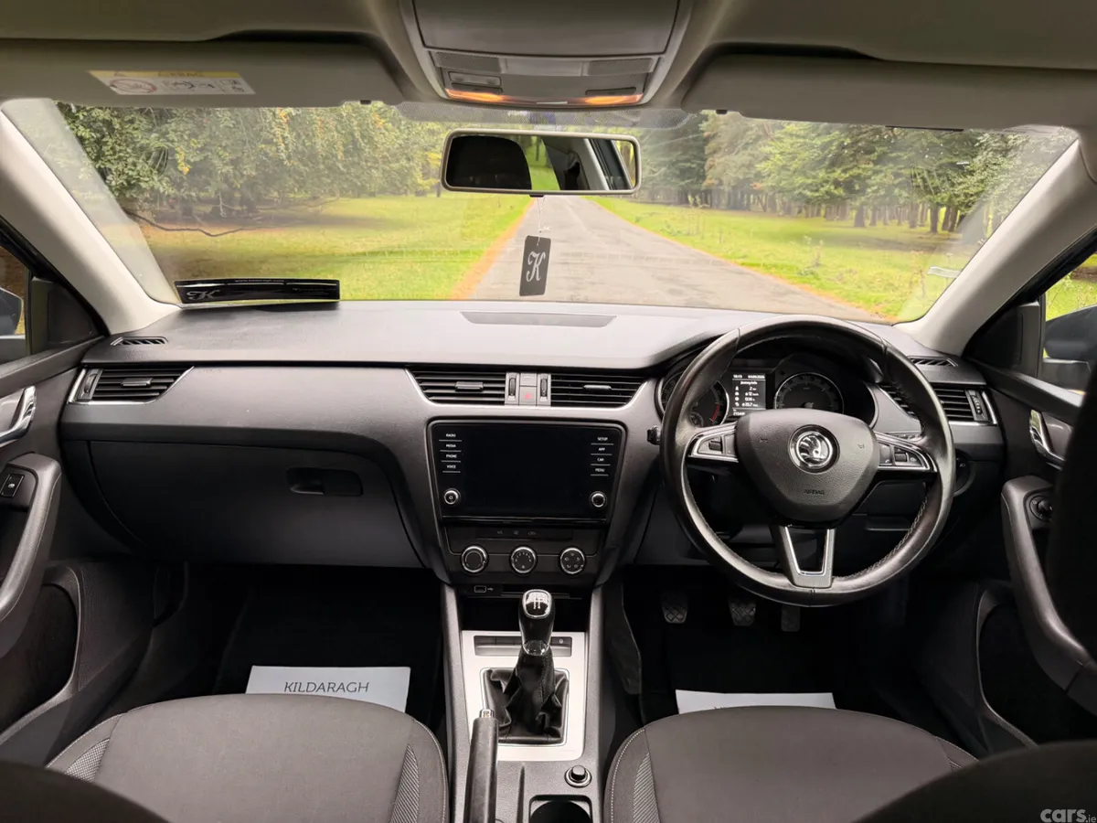Skoda Octavia Saloon, Diesel, 2018, Grey