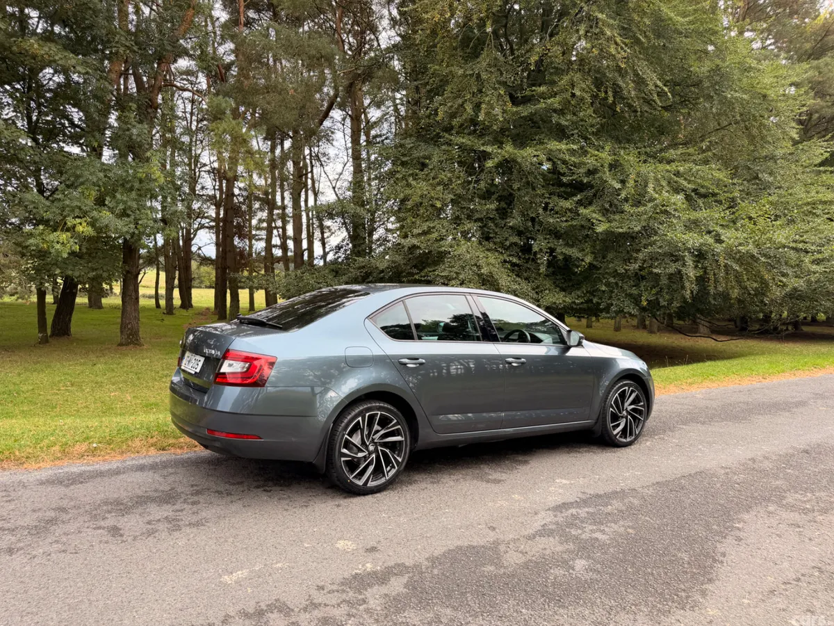 Skoda Octavia Saloon, Diesel, 2018, Grey