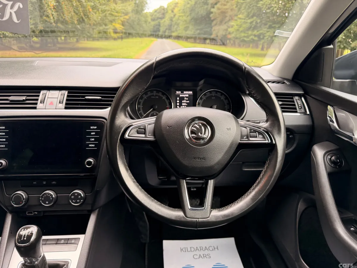Skoda Octavia Saloon, Diesel, 2018, Grey
