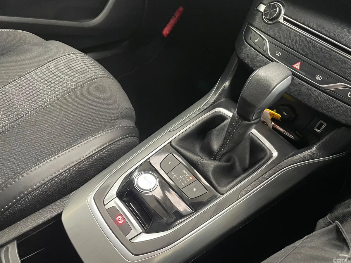Peugeot 308 Hatchback, Diesel, 2018, Red