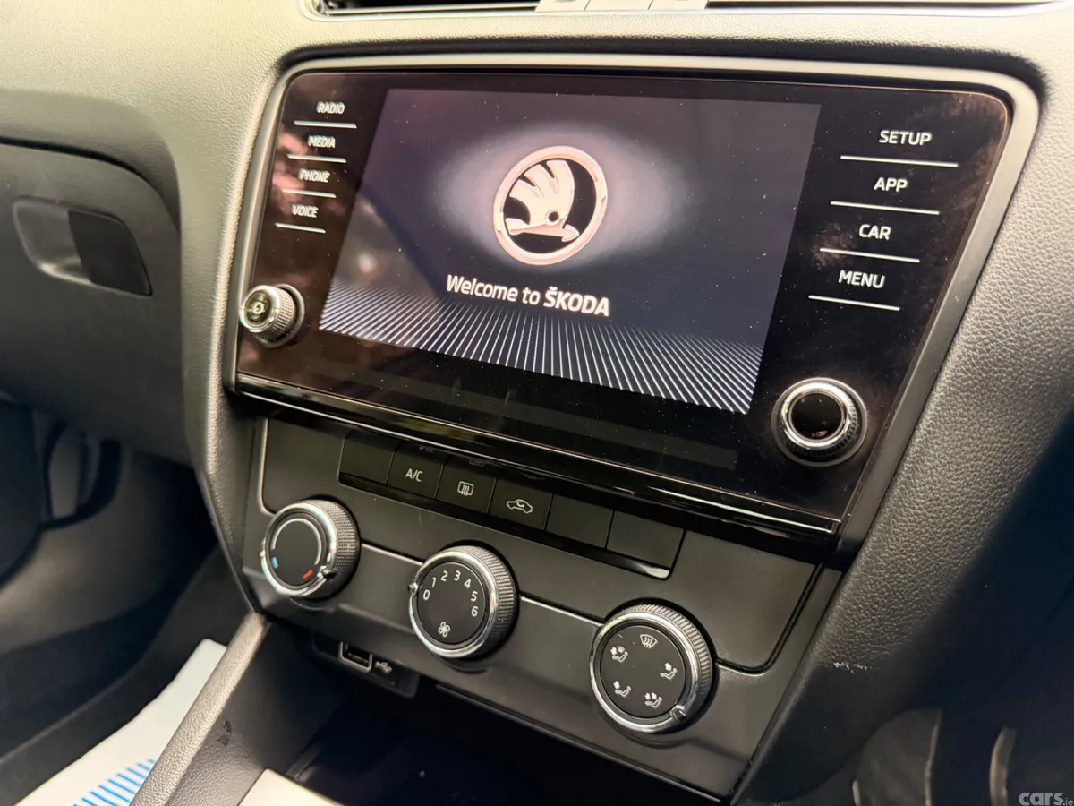 Skoda Octavia Saloon, Diesel, 2018, Grey