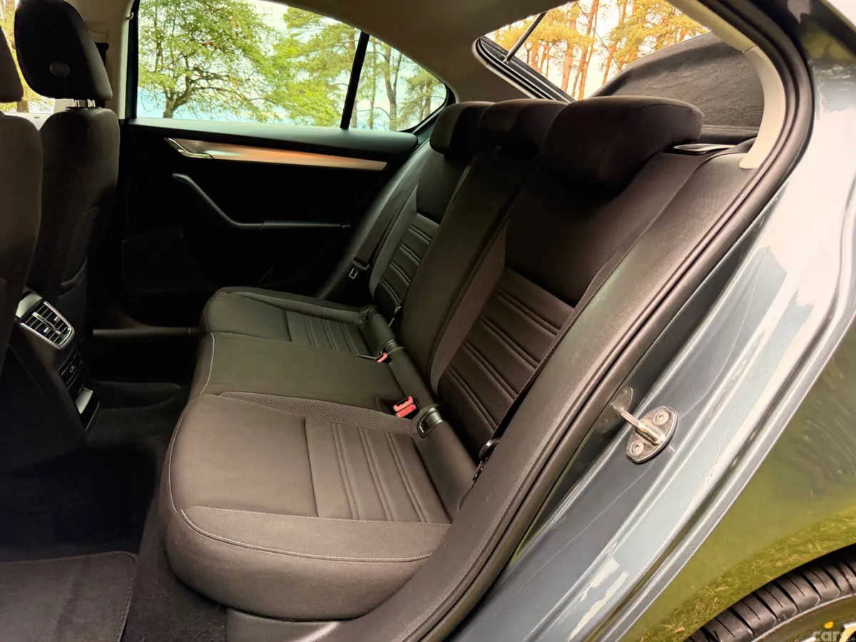 Skoda Octavia Saloon, Diesel, 2018, Grey