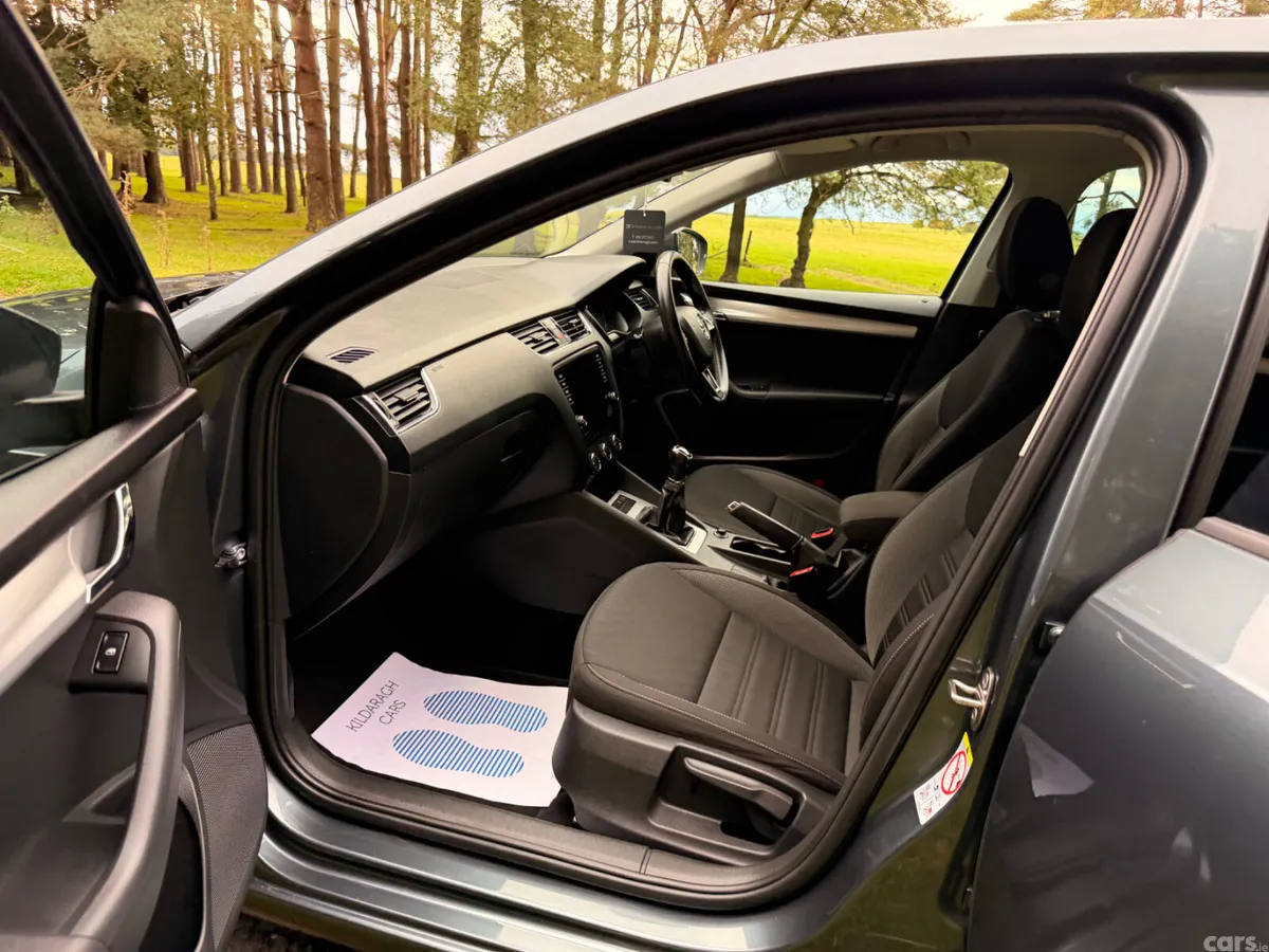 Skoda Octavia Saloon, Diesel, 2018, Grey