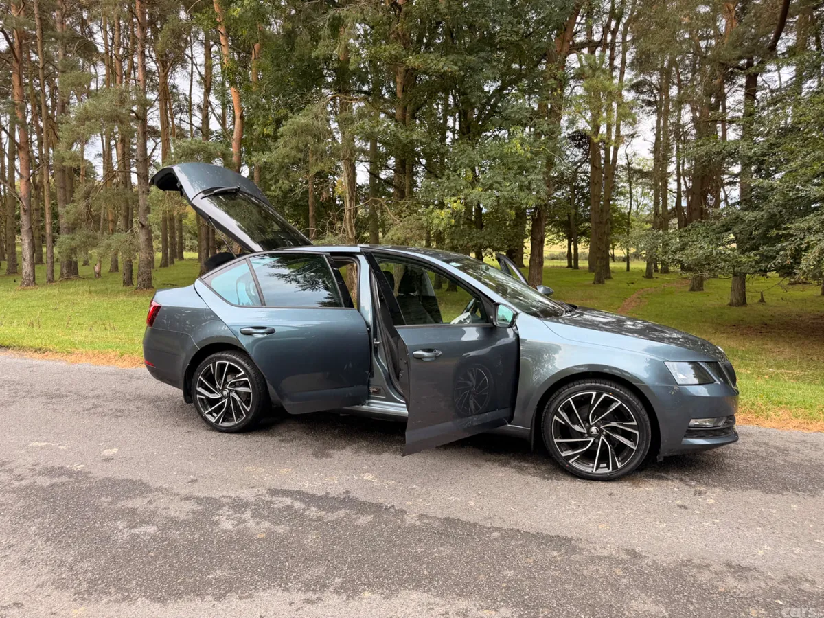 Skoda Octavia Saloon, Diesel, 2018, Grey