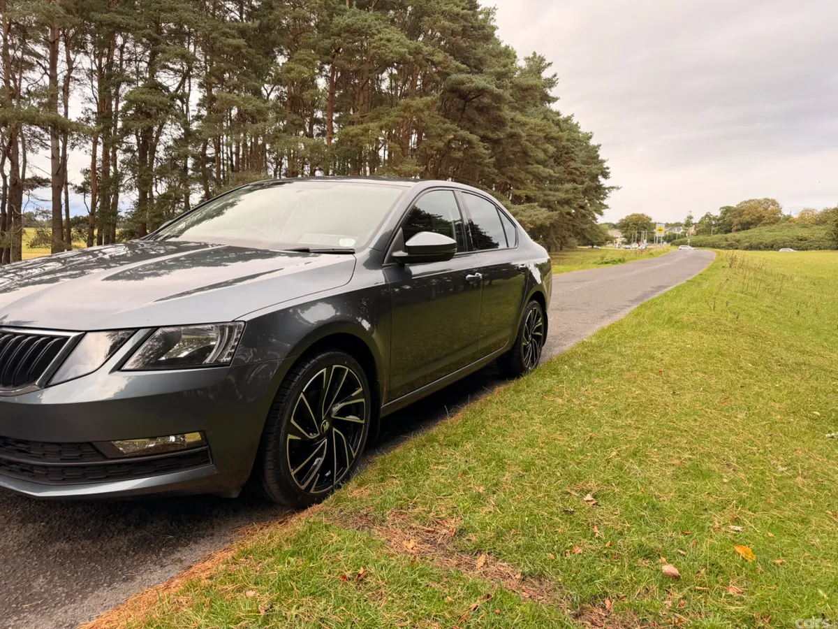 Skoda Octavia Saloon, Diesel, 2018, Grey