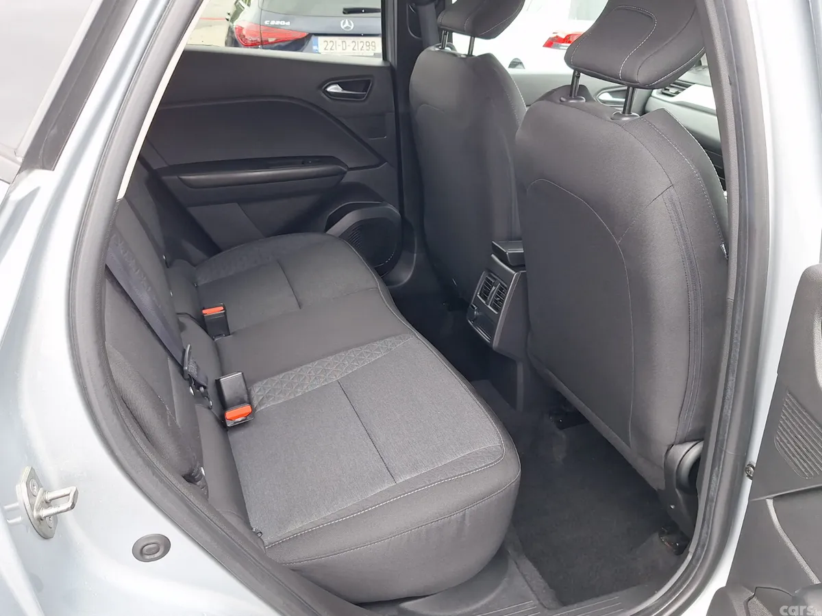Renault Captur Hatchback, Petrol, 2023, Grey
