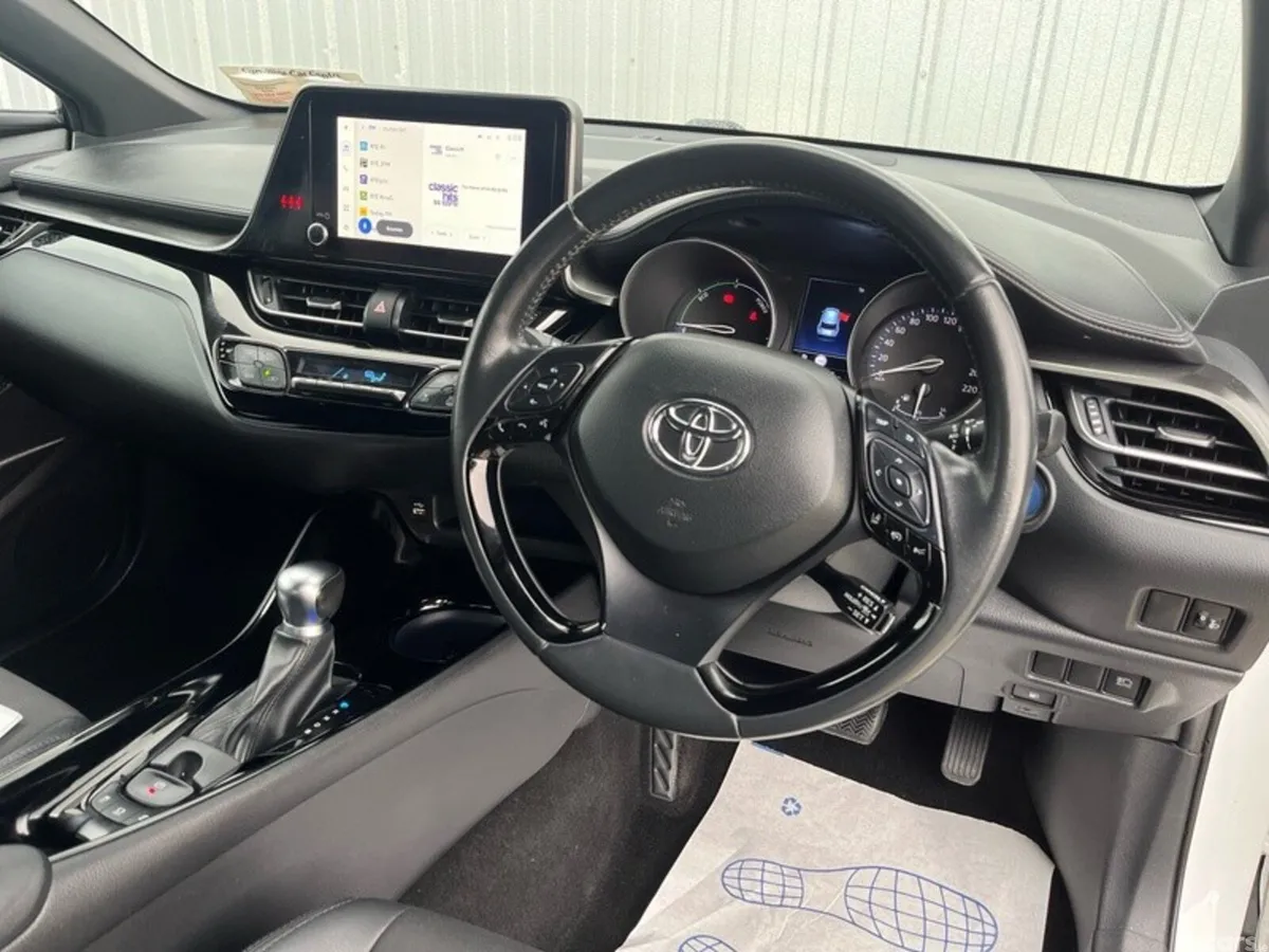 Toyota C-HR SUV, Petrol Hybrid, 2023, White