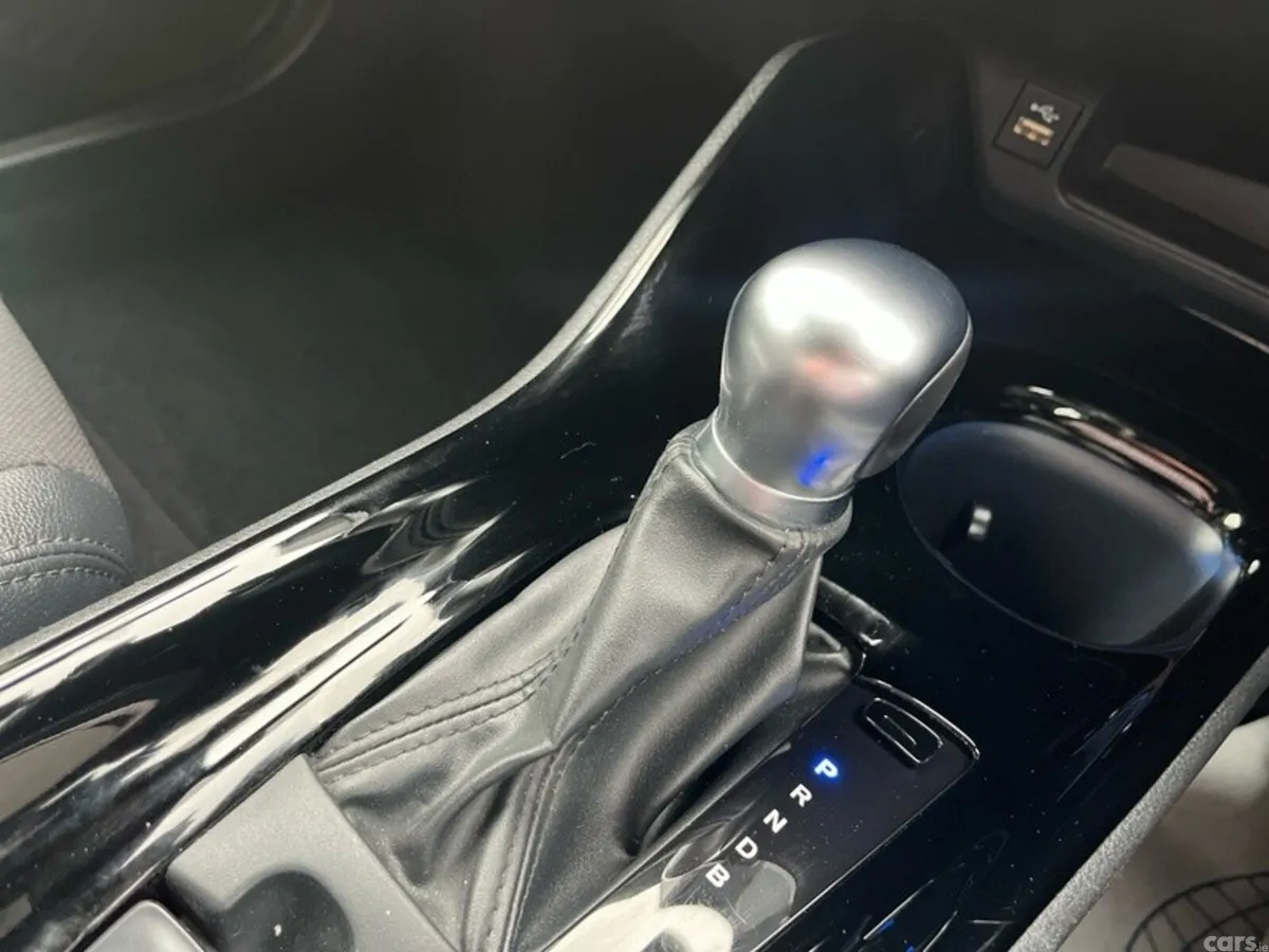 Toyota C-HR SUV, Petrol Hybrid, 2023, White