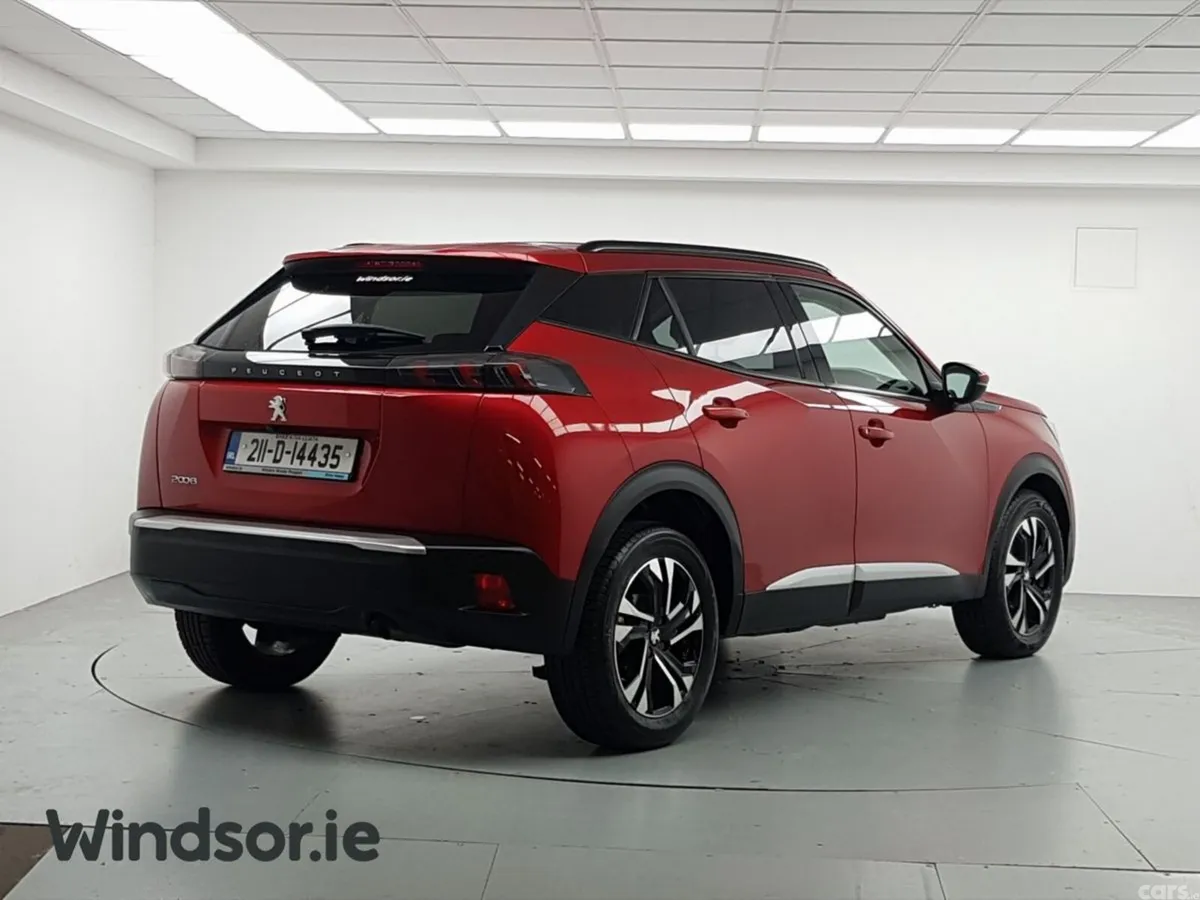Peugeot 2008 MPV, Petrol, 2021, Red