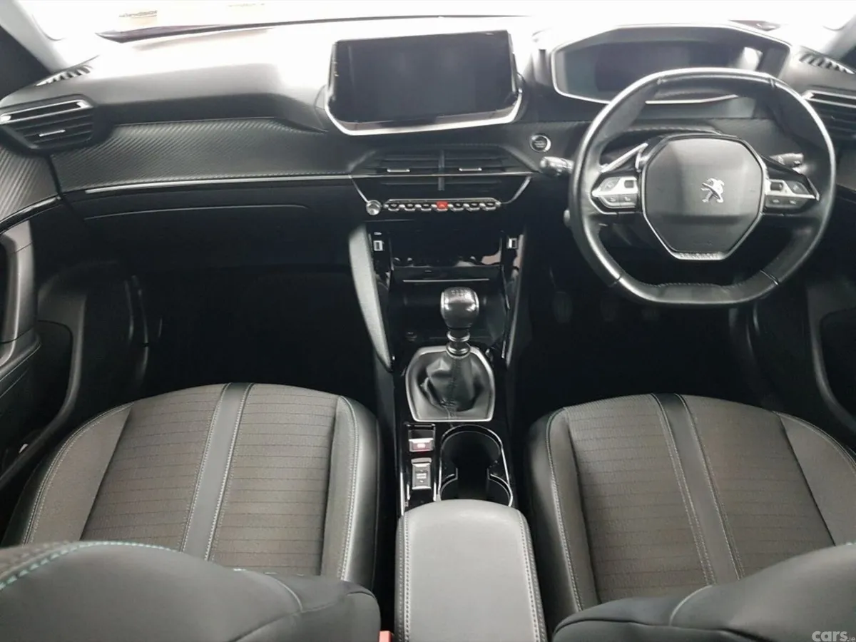 Peugeot 2008 MPV, Petrol, 2021, Red