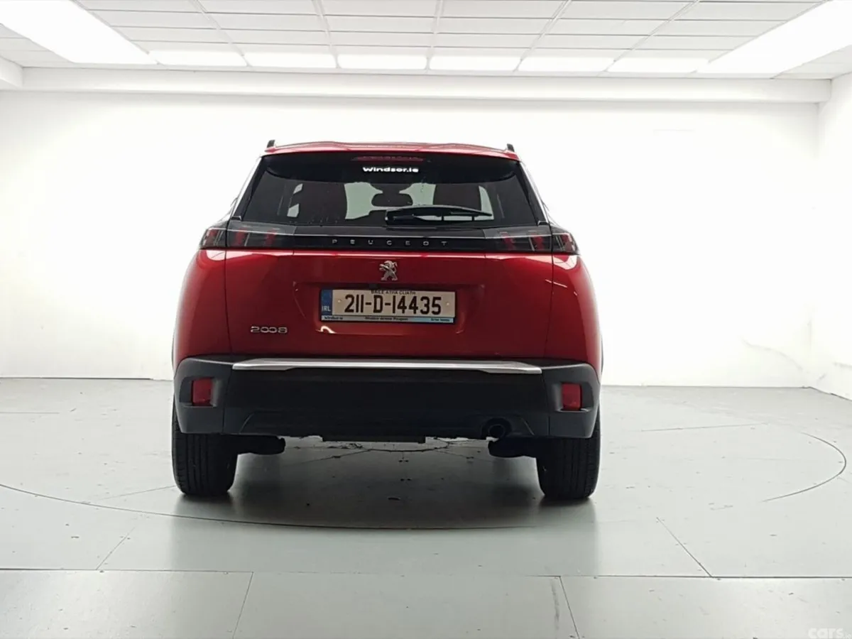 Peugeot 2008 MPV, Petrol, 2021, Red
