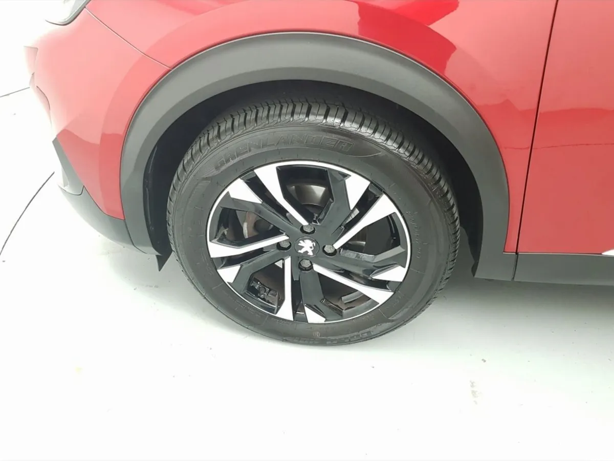 Peugeot 2008 MPV, Petrol, 2021, Red