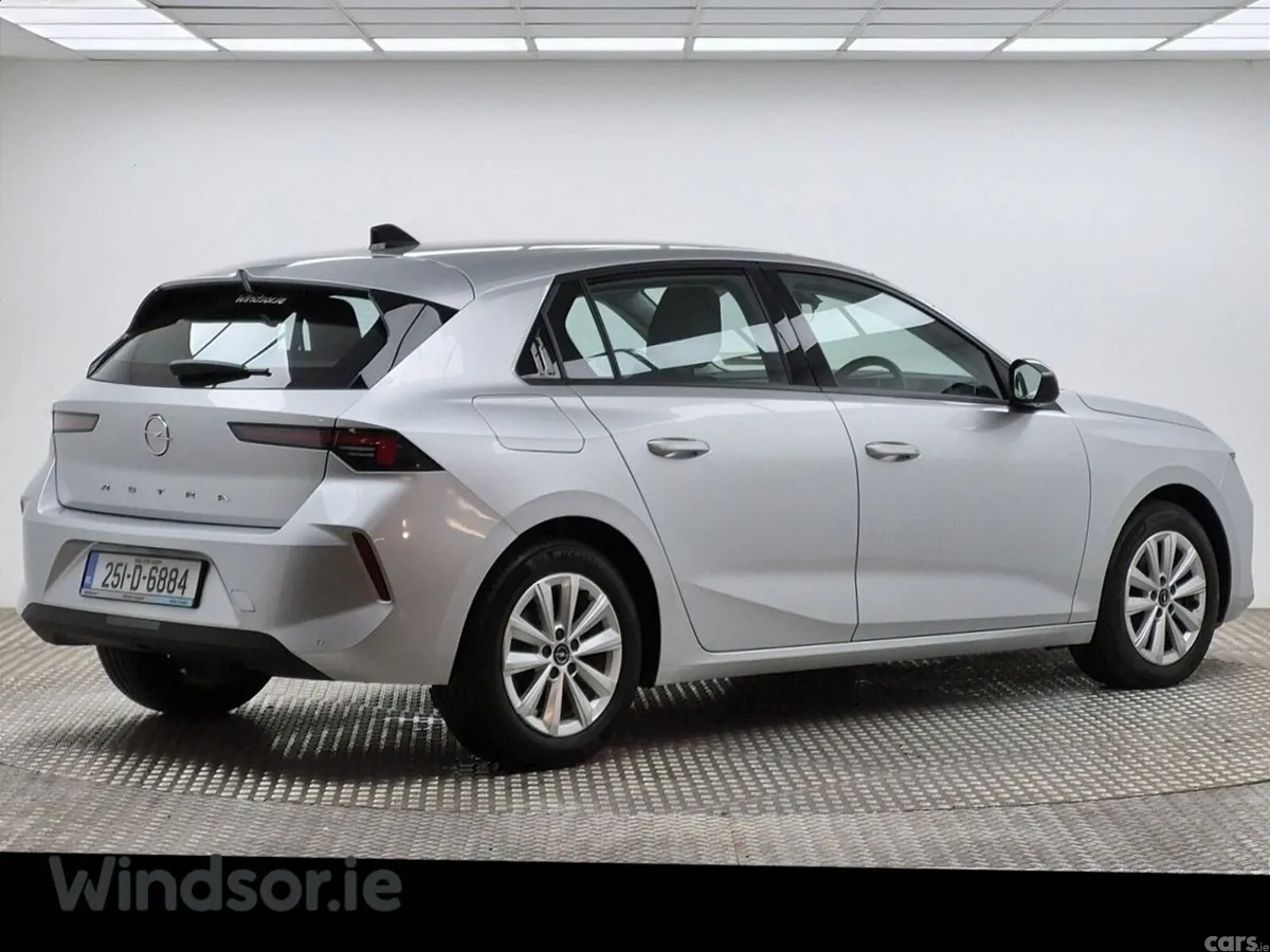 Opel Astra Hatchback, Petrol, 2025, Silver