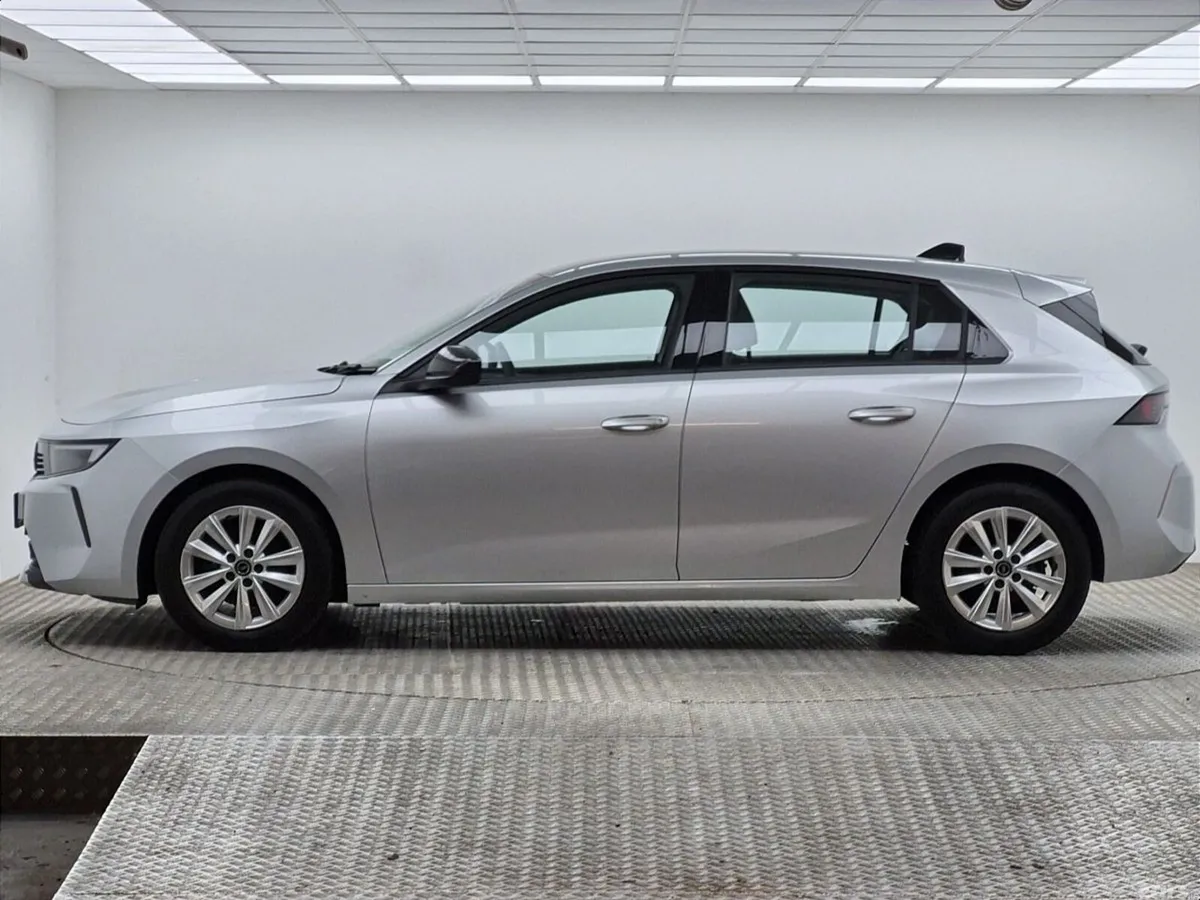 Opel Astra Hatchback, Petrol, 2025, Silver