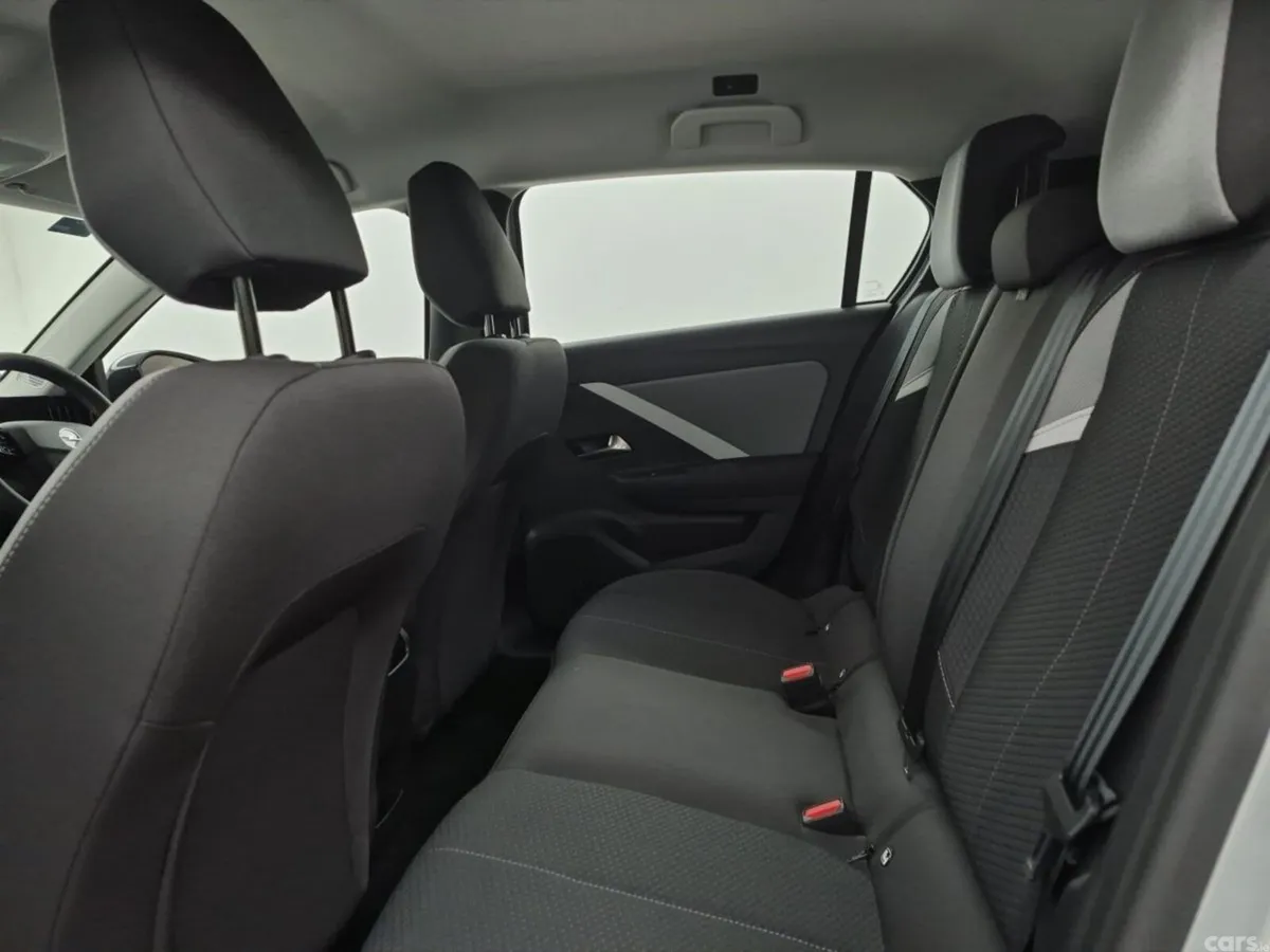 Opel Astra Hatchback, Petrol, 2025, Silver