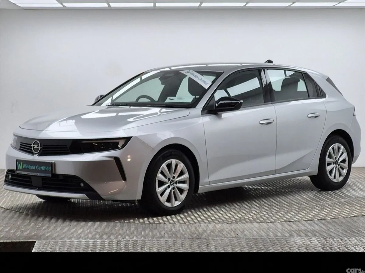 Opel Astra Hatchback, Petrol, 2025, Silver