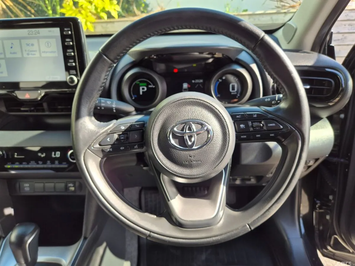 Toyota Yaris Cross SUV, Petrol Hybrid, 2023, Black
