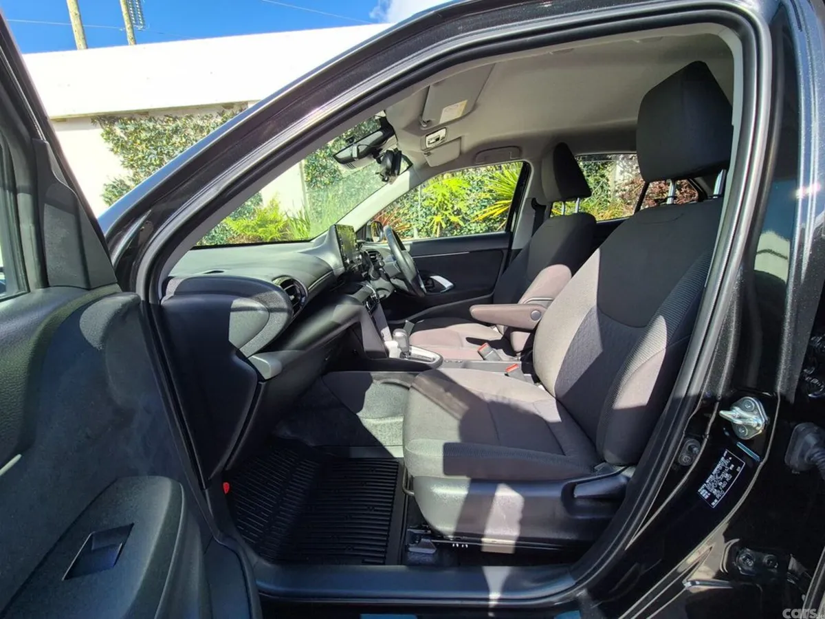 Toyota Yaris Cross SUV, Petrol Hybrid, 2023, Black