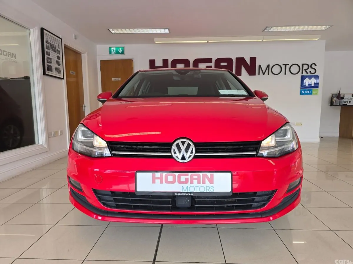 Volkswagen Golf Hatchback, Petrol, 2016, Red