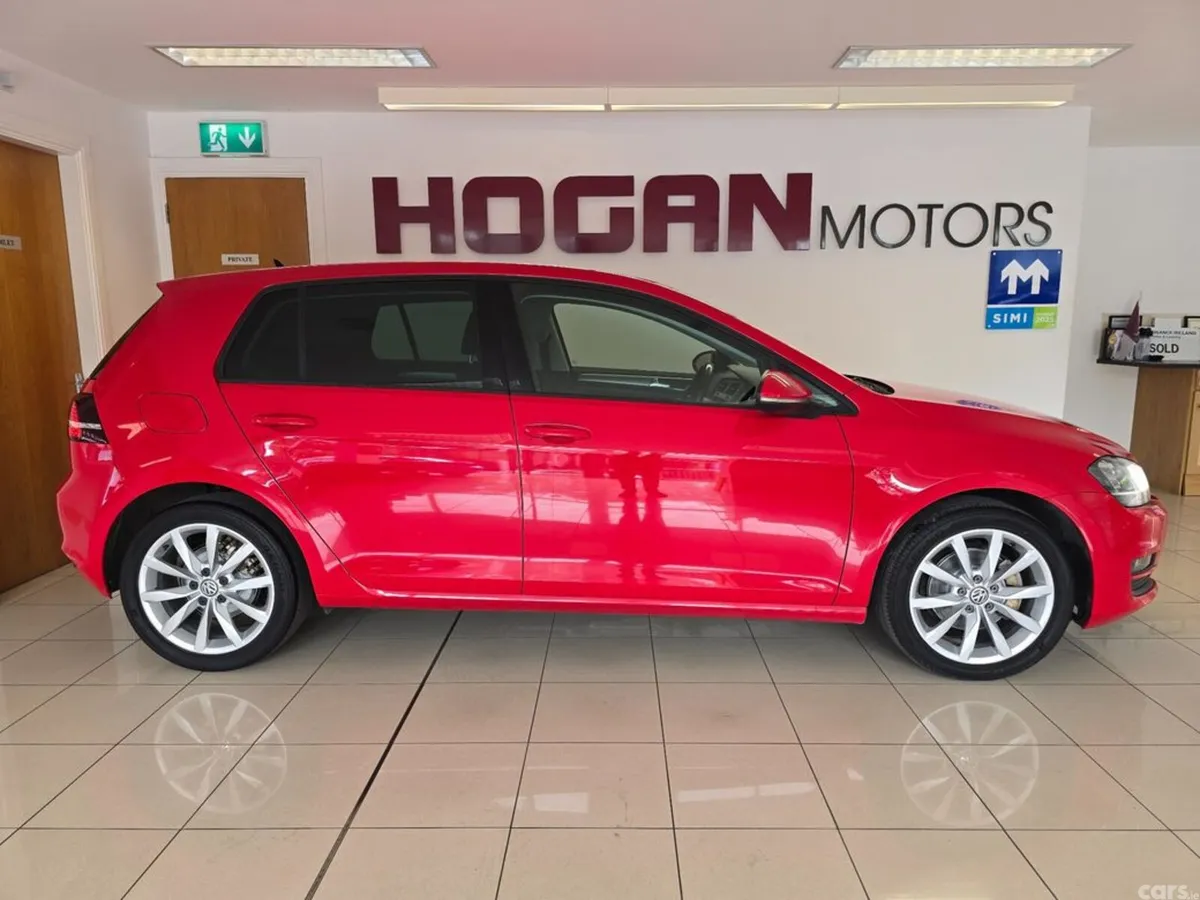 Volkswagen Golf Hatchback, Petrol, 2016, Red