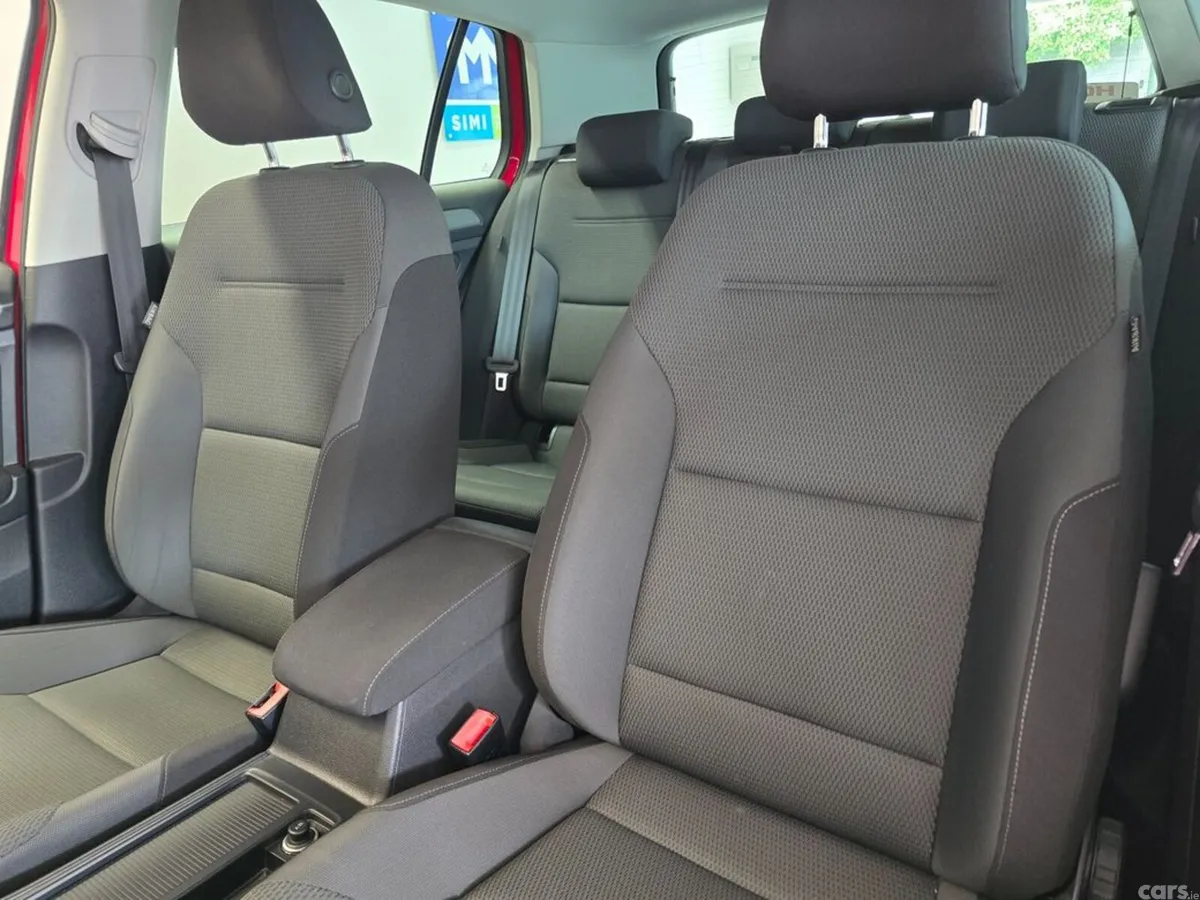 Volkswagen Golf Hatchback, Petrol, 2016, Red