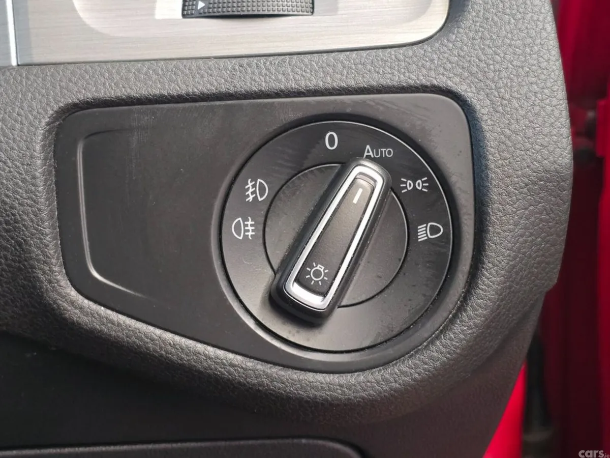 Volkswagen Golf Hatchback, Petrol, 2016, Red