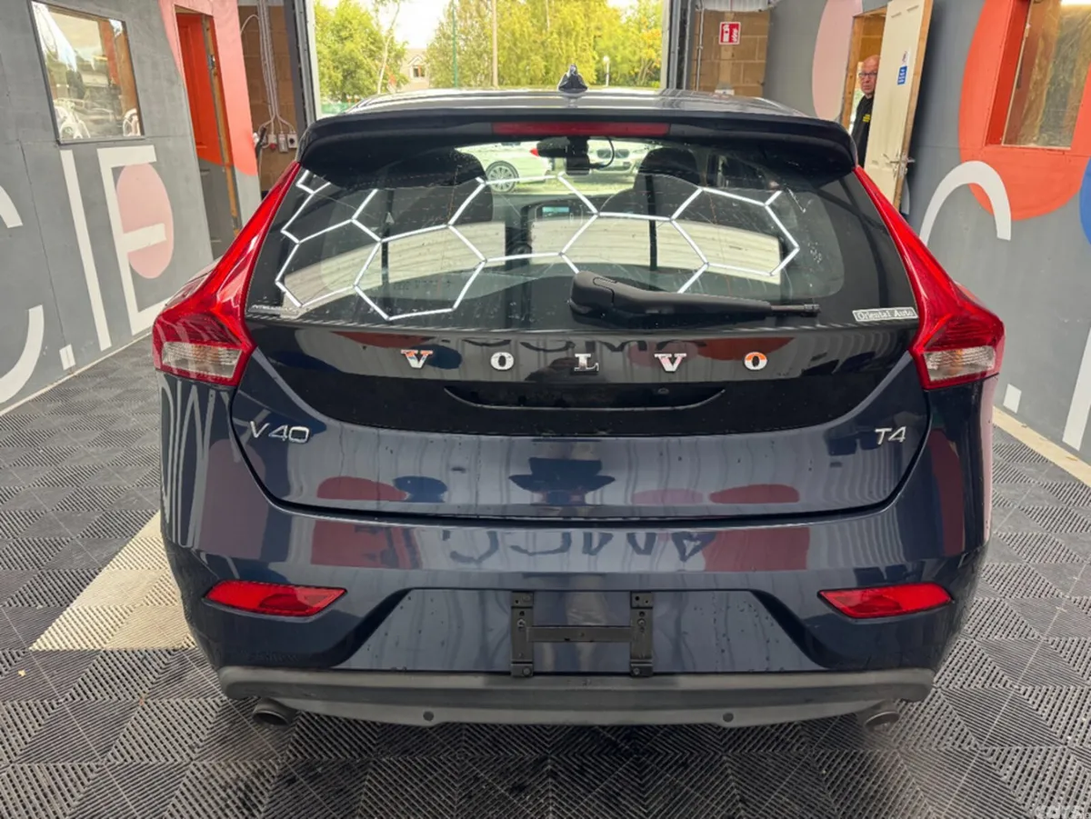 Volvo V40 Estate, Petrol, 2015, Blue