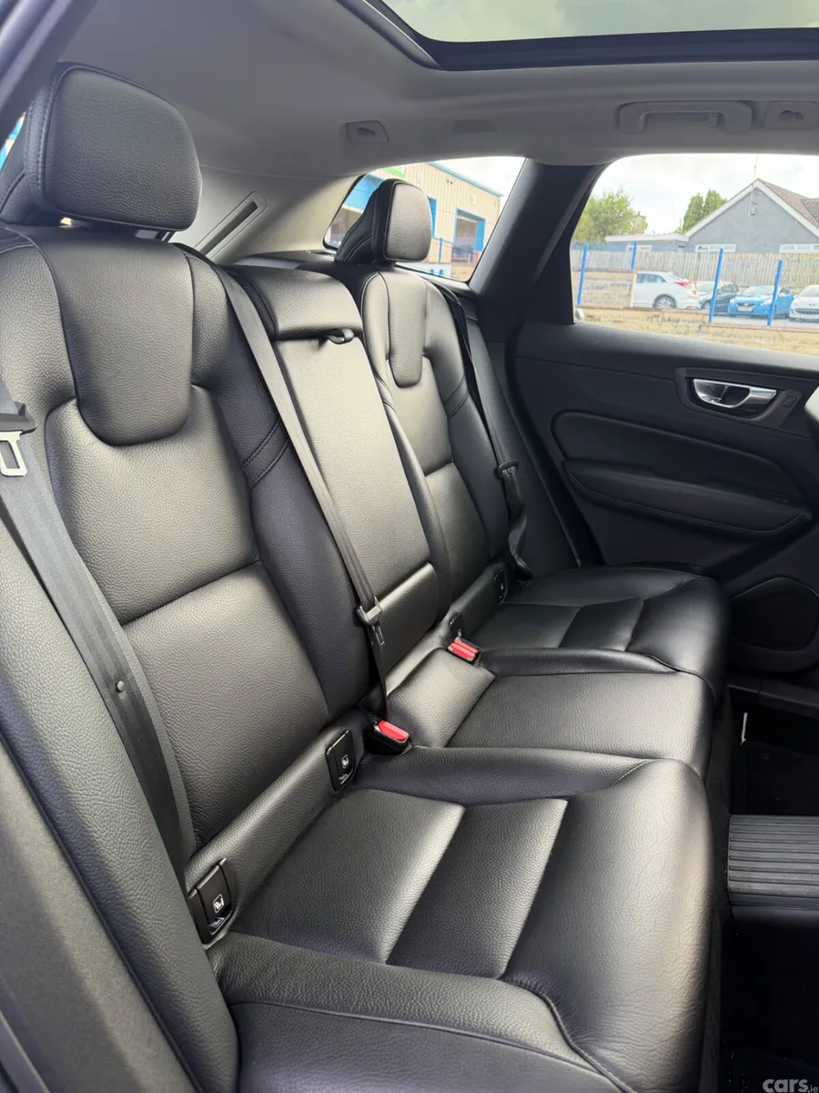 Volvo XC60 SUV, Petrol Hybrid, 2023, Black