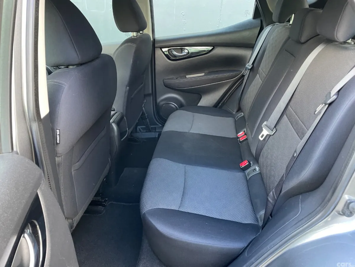 Nissan Qashqai SUV, Diesel, 2016, Grey