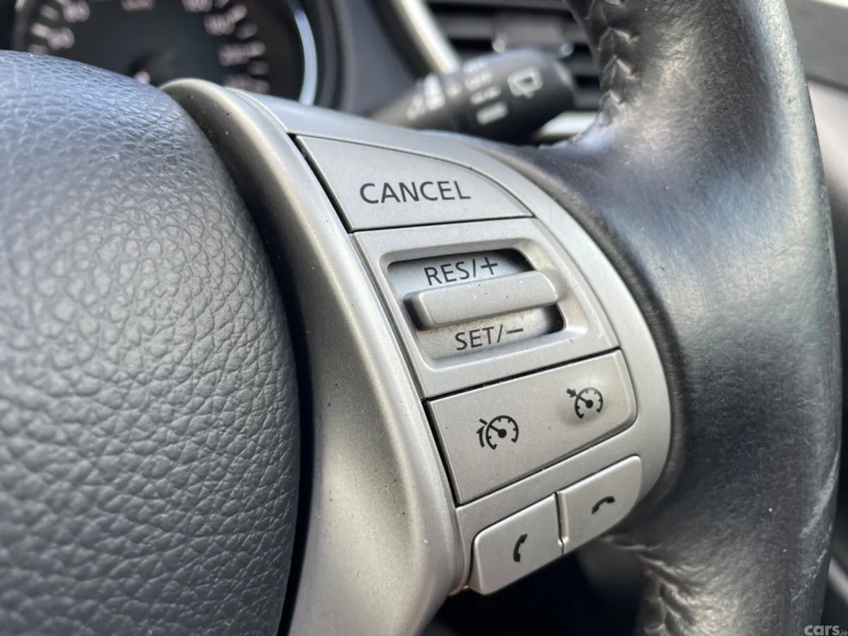 Nissan Qashqai SUV, Diesel, 2016, Grey