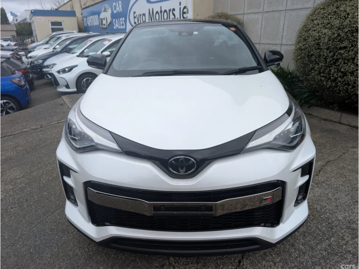 Toyota C-HR SUV, Petrol Hybrid, 2023, White