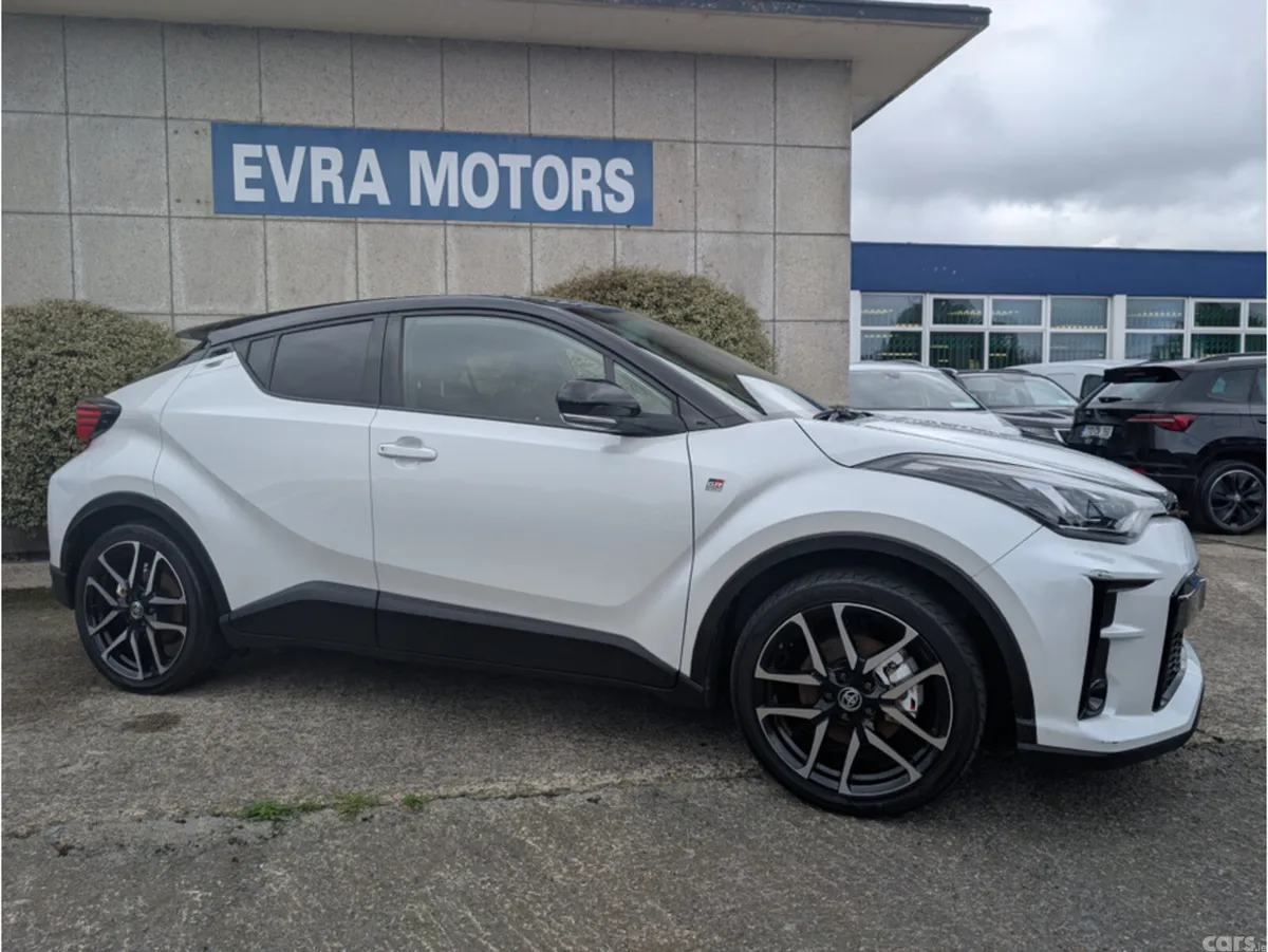 Toyota C-HR SUV, Petrol Hybrid, 2023, White