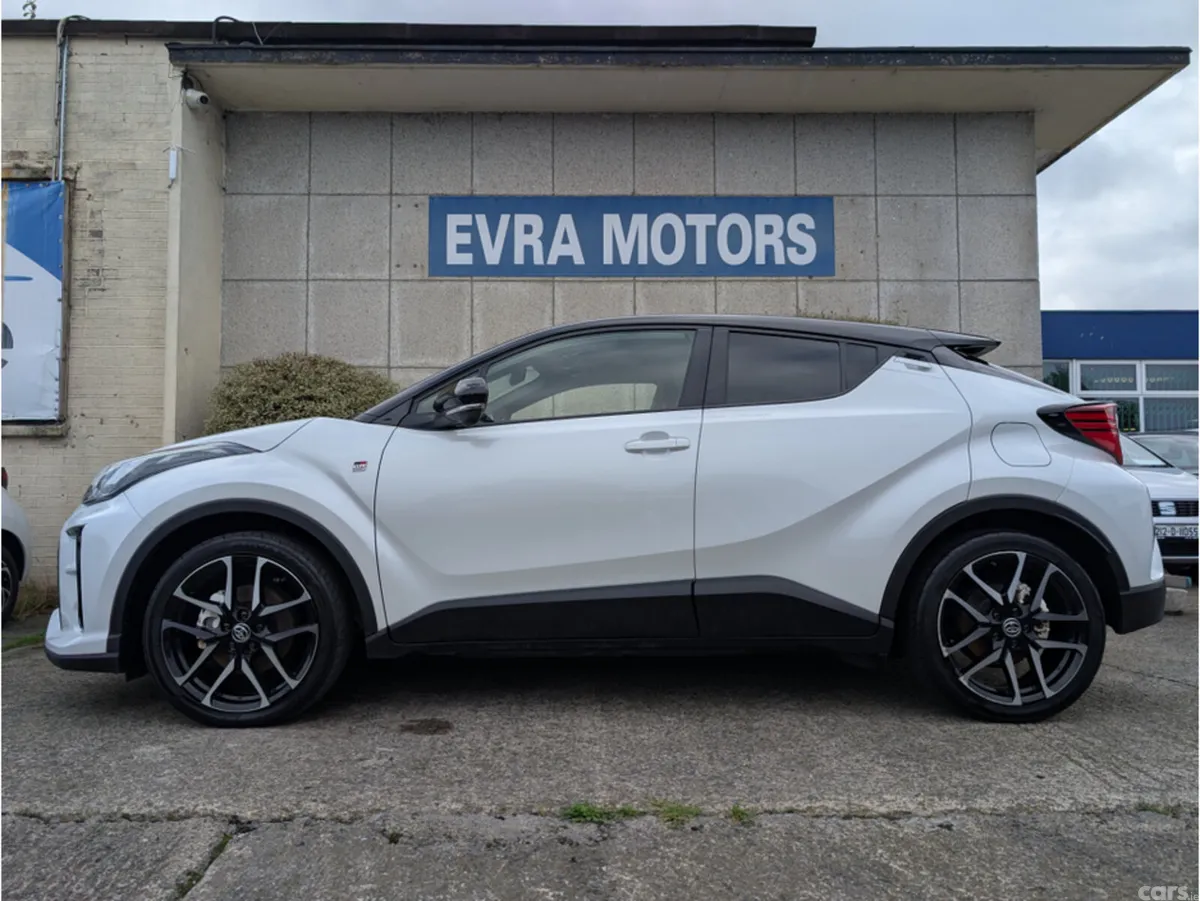 Toyota C-HR SUV, Petrol Hybrid, 2023, White