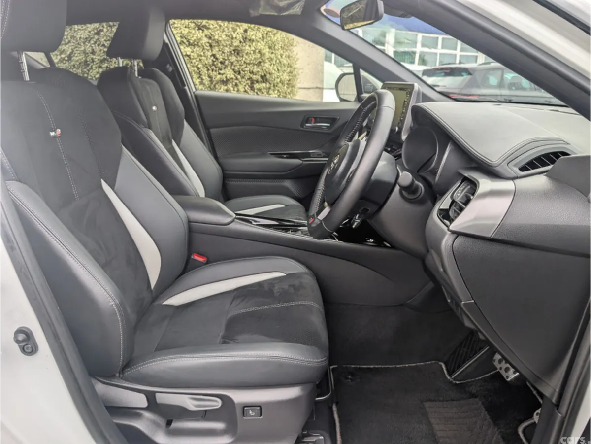 Toyota C-HR SUV, Petrol Hybrid, 2023, White