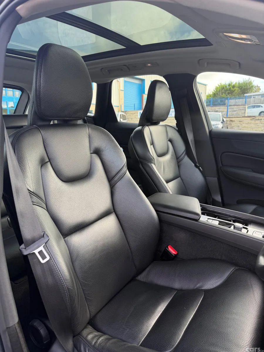 Volvo XC60 SUV, Petrol Hybrid, 2023, Black